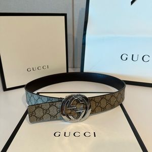 Authentic GG Supreme canvas belt finished with G buckle